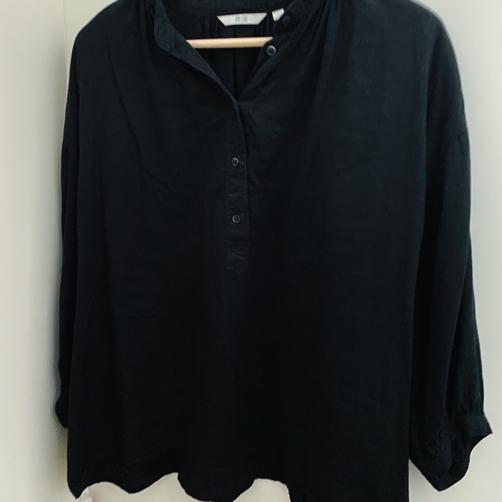 Uniqlo linen top in black